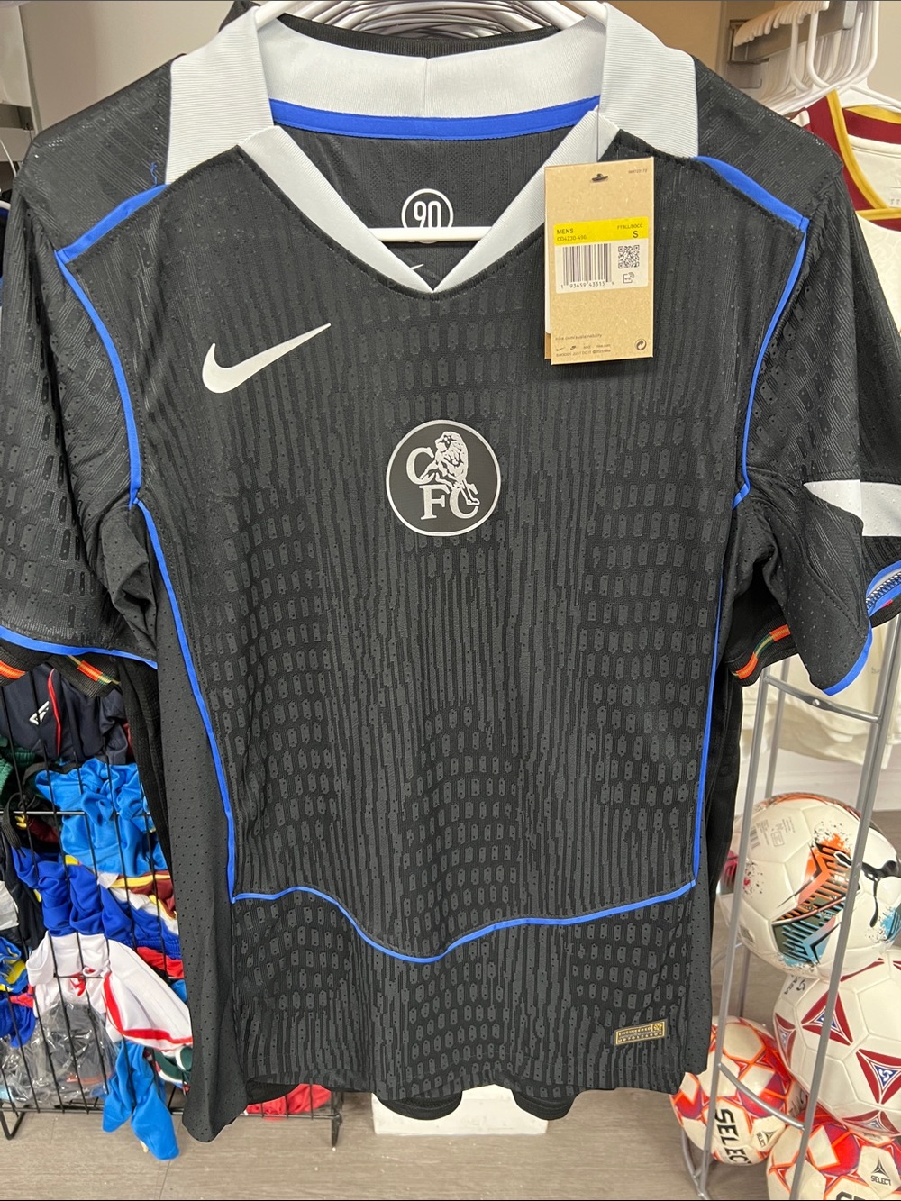 Chelsea jersey 25-26 black small adult fitted
